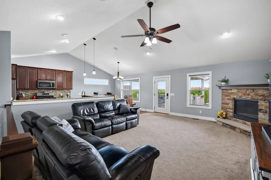 3221 4th Avenue Se, Altoona, IA 50009 - #3