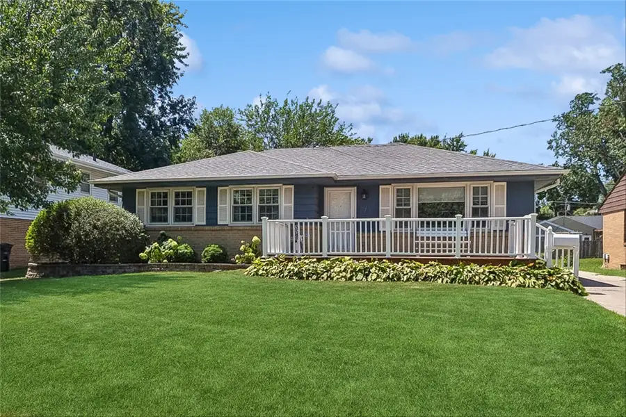 2710 48th Place, Des Moines, IA 50310 - #3
