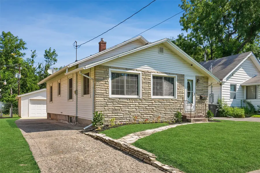 2608 Capitol Avenue, Des Moines, IA 50317 - #2