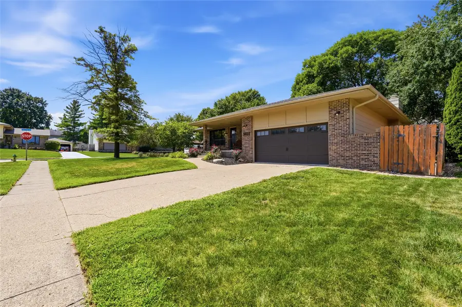 402 NW Sturbridge Street, Ankeny, IA 50023 - #2