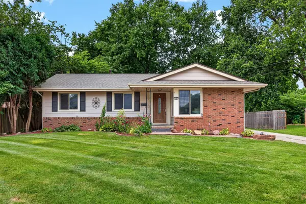 832 12th Street, West Des Moines, IA 50265