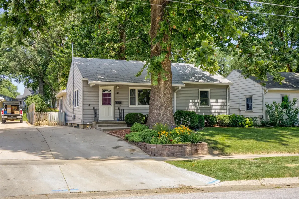 6105 Crown Lane, Des Moines, IA 50311 - #1