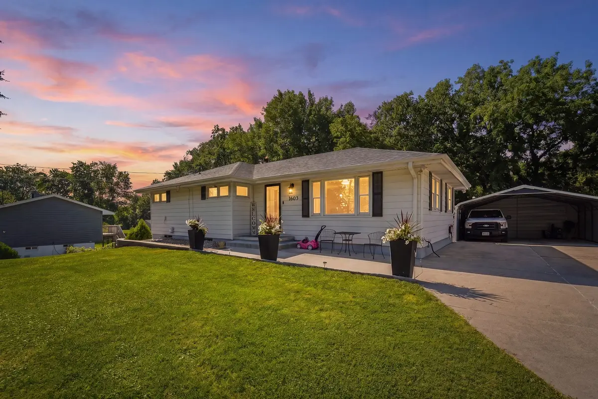1603 E Glenwood Drive, Des Moines, IA 50320 - #1