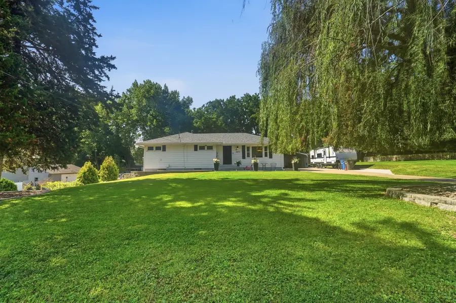 1603 E Glenwood Drive, Des Moines, IA 50320 - #2