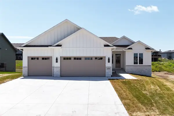 2257 Green Leaf Circle, Norwalk, IA 50211