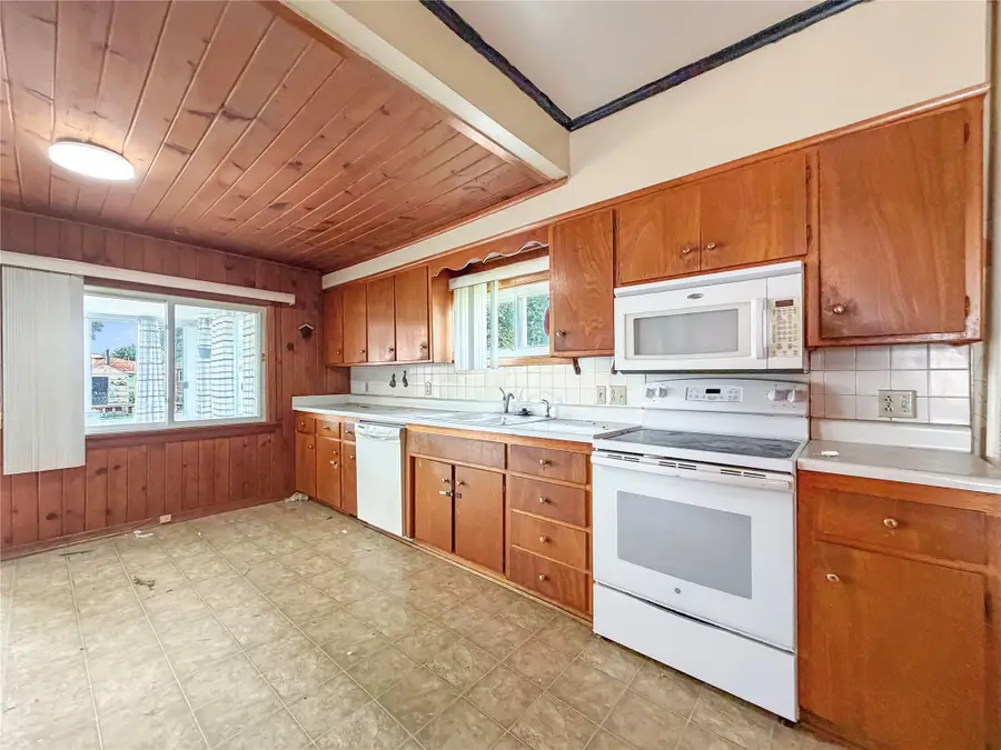 2905 E Walnut Street, Des Moines, IA 50317 - #3
