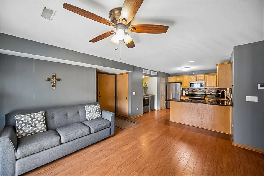 5916 Sutton Place #8, Urbandale, IA 50322 - #2
