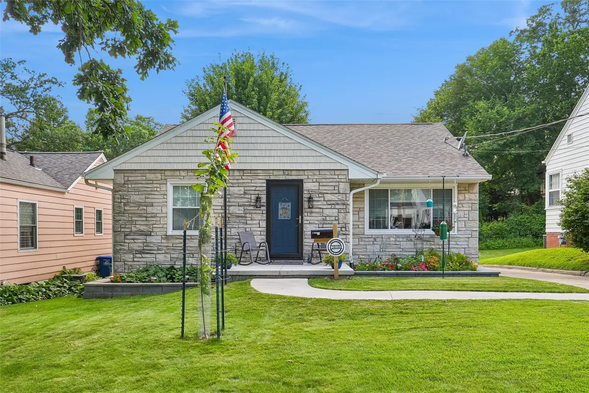 2818 35th Street, Des Moines, IA 50310 - #1
