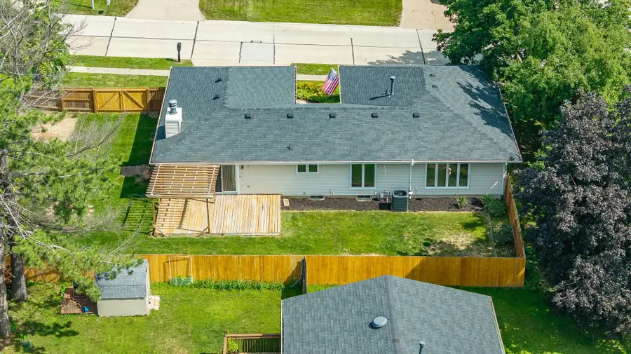 8002 Alpine Drive, Urbandale, IA 50322 - #2