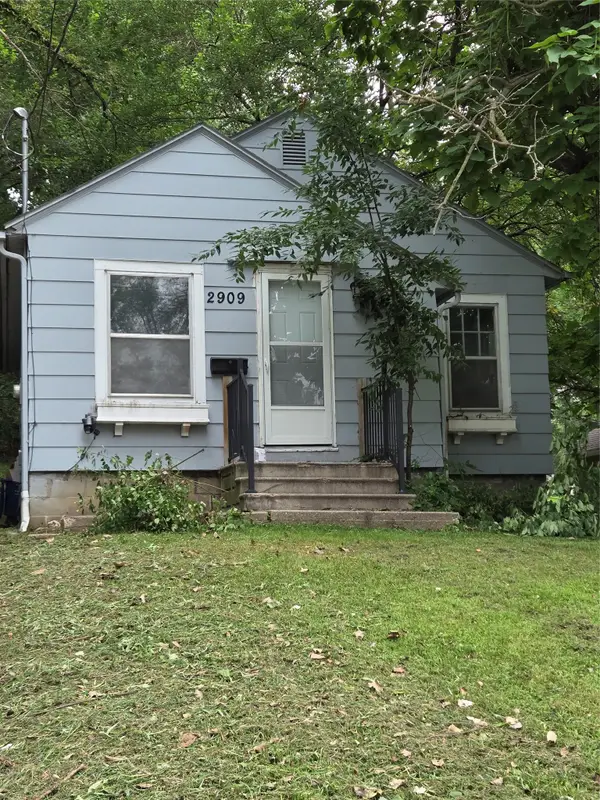 2909 1st Street, Des Moines, IA 50313