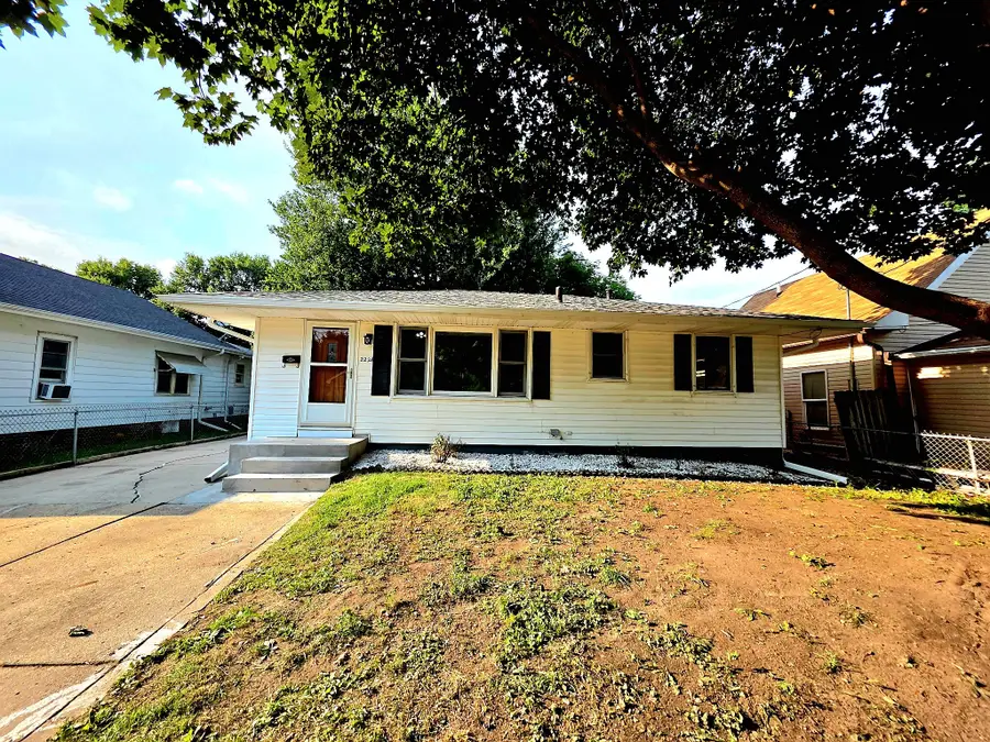 2228 Lyon Street, Des Moines, IA 50317 - #2