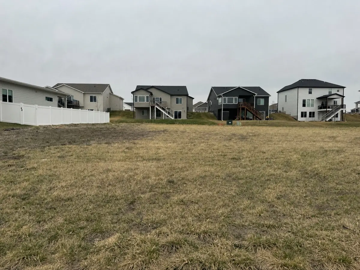 945 Harrington Way, Waukee, IA 50263 - #1