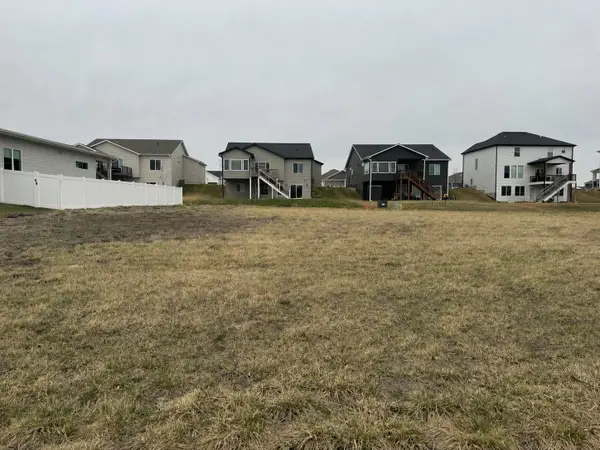 945 Harrington Way, Waukee, IA 50263