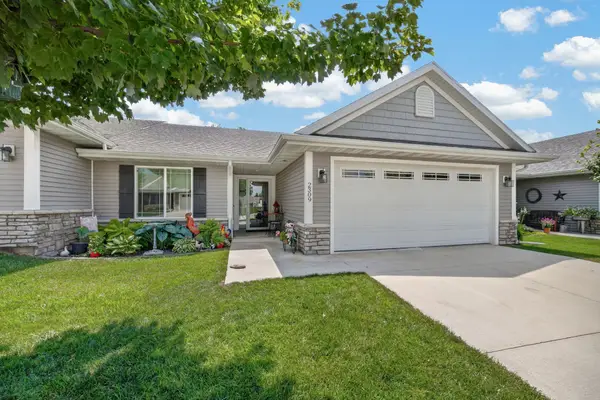 2309 E Highview Drive, Des Moines, IA 50320