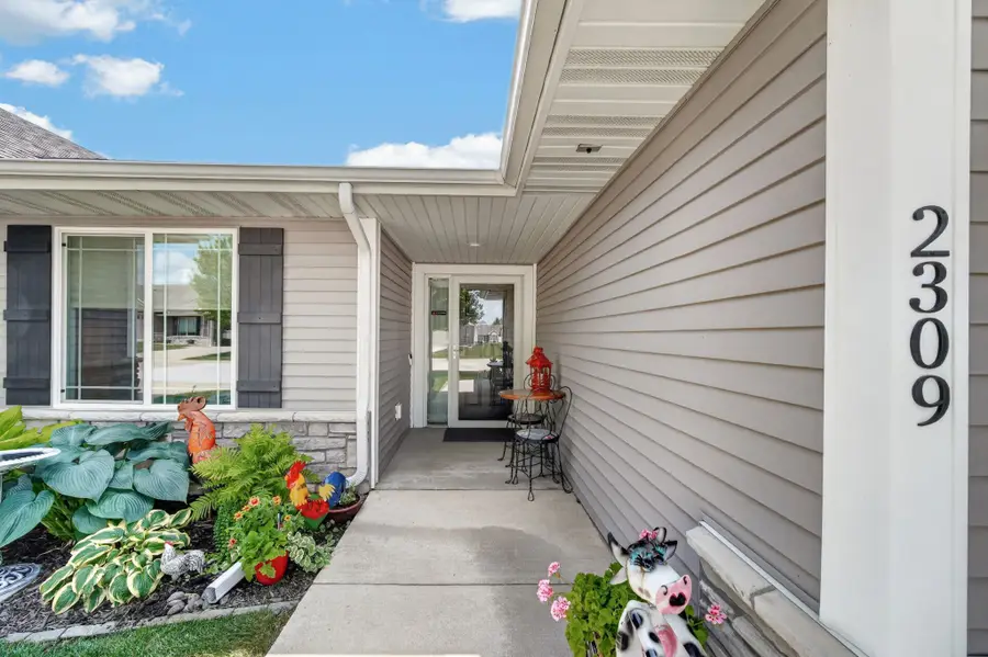 2309 E Highview Drive, Des Moines, IA 50320 - #2