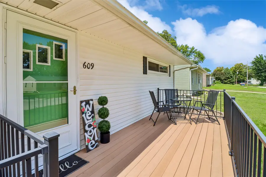 609 E 12th Street Place N, Newton, IA 50208 - #3