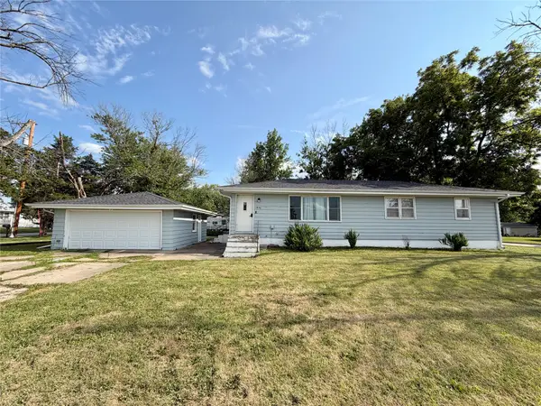 1836 Curtis Avenue, Chariton, IA 50049
