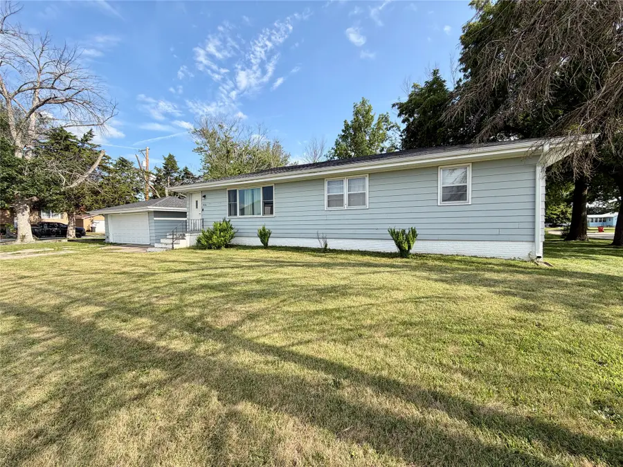 1836 Curtis Avenue, Chariton, IA 50049 - #3