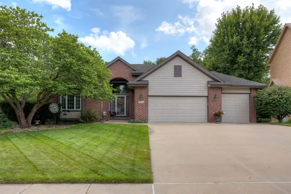 9812 Brookview Drive, Urbandale, IA 50322