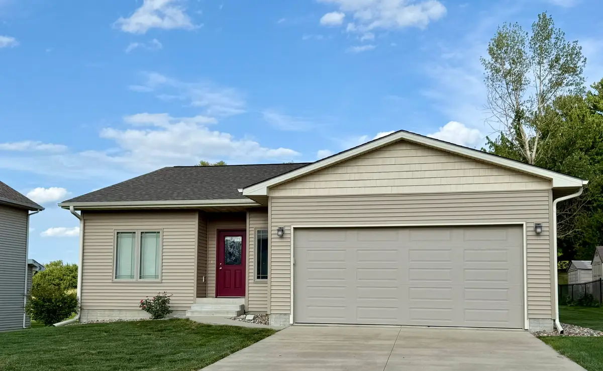 1014 E 18th Street S, Newton, IA 50208 - #1