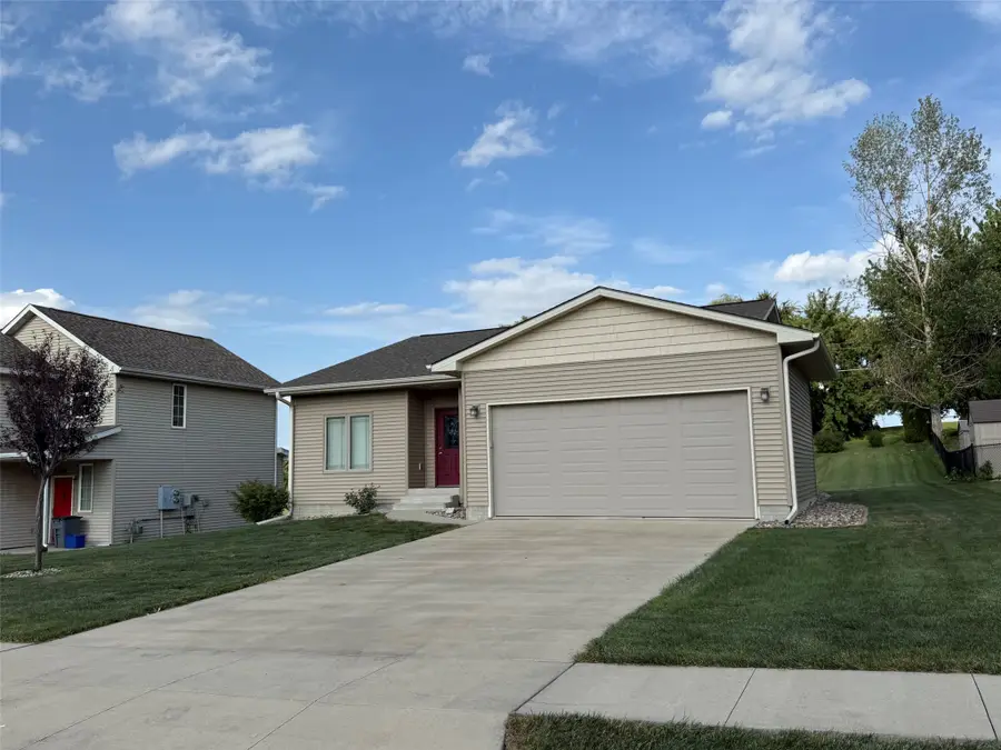 1014 E 18th Street S, Newton, IA 50208 - #2