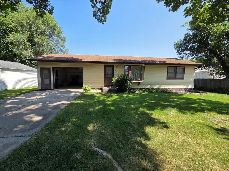 2030 E Leland Avenue, Des Moines, IA 50320 - #2