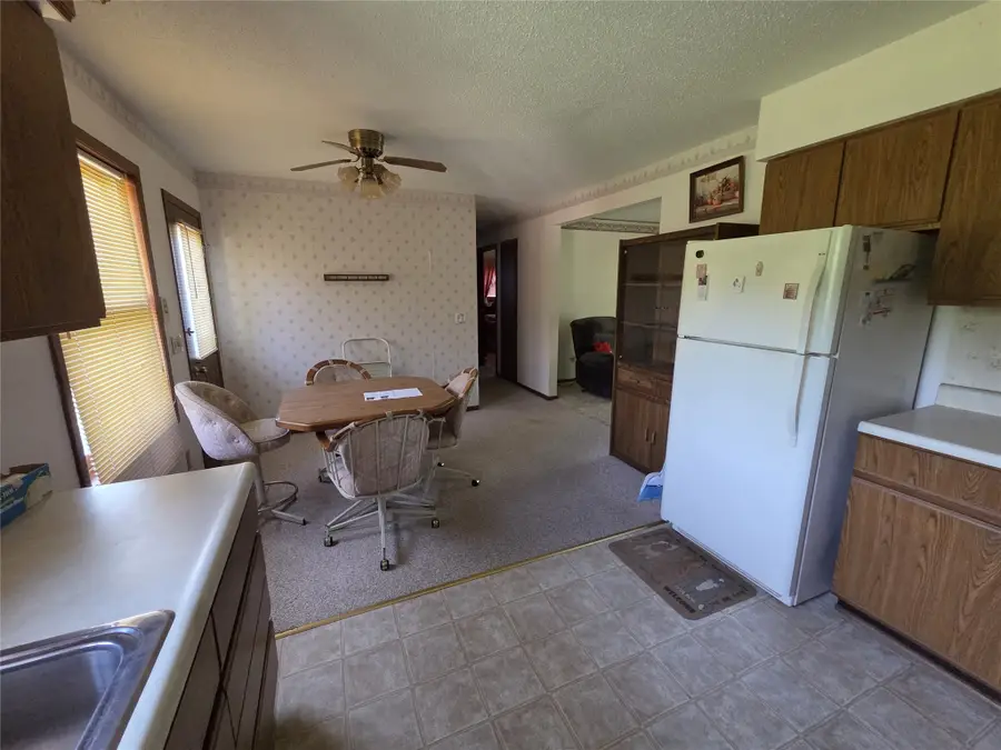 2030 E Leland Avenue, Des Moines, IA 50320 - #3