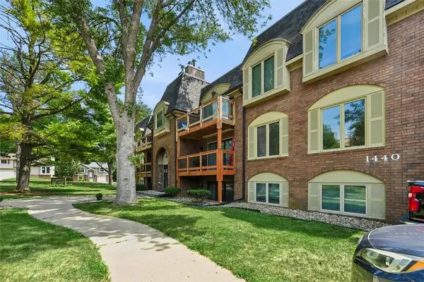 1440 20th Street #9, West Des Moines, IA 50265