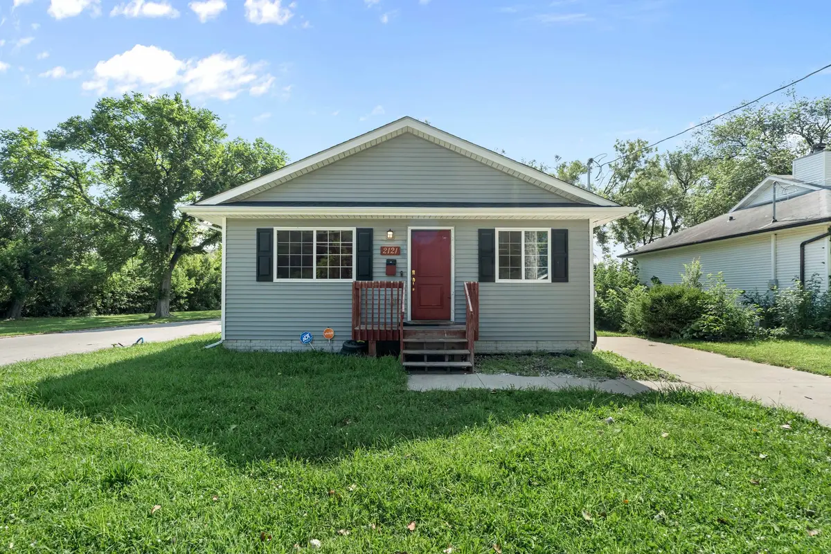 2121 E 25th Street, Des Moines, IA 50317 - #1