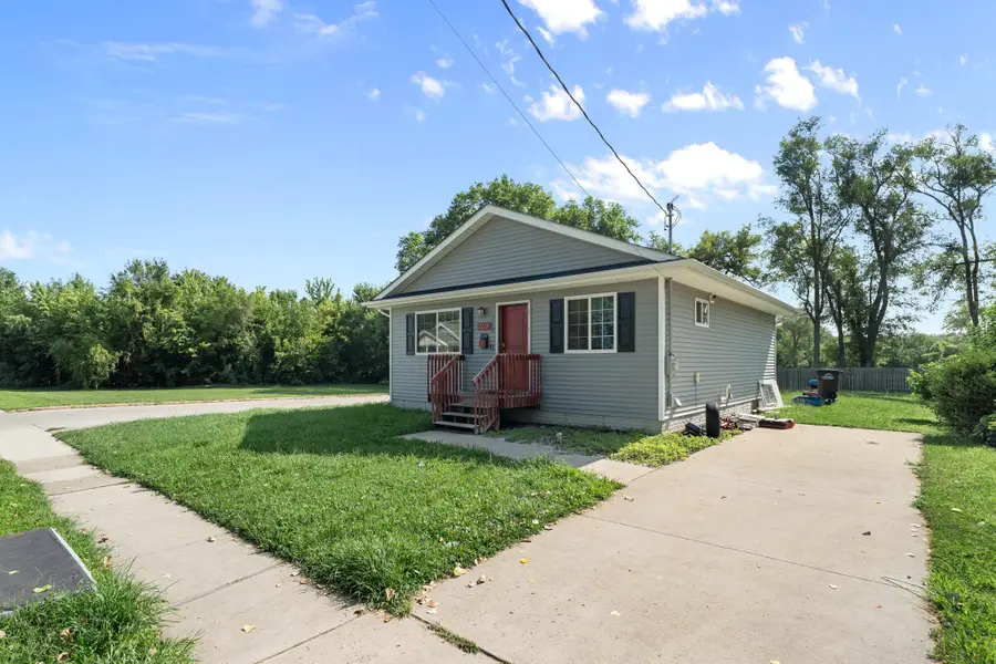 2121 E 25th Street, Des Moines, IA 50317 - #2