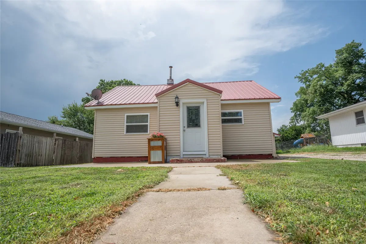 816 S 4th Avenue, Winterset, IA 50273 - #1