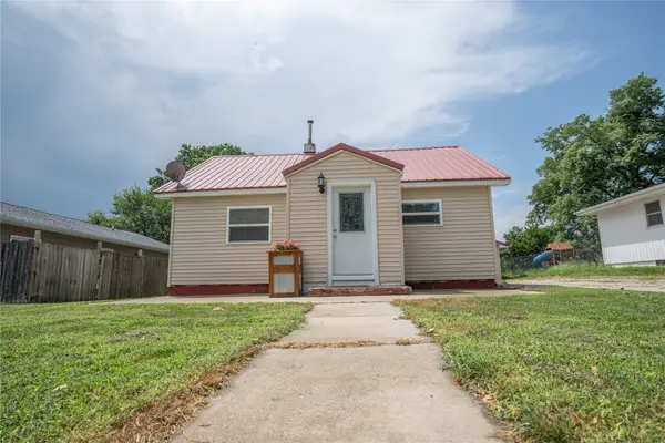 816 S 4th Avenue, Winterset, IA 50273