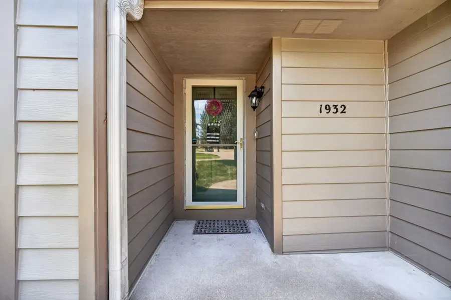 1932 Maple Circle, West Des Moines, IA 50265 - #3