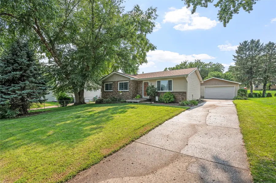 576 S Hickory Boulevard, Pleasant Hill, IA 50327 - #2