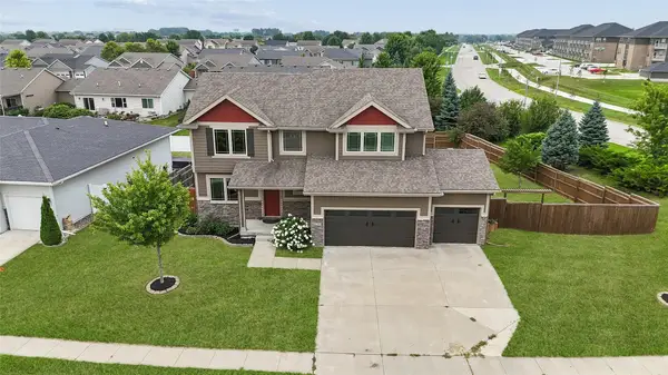 9794 Larchwood Drive, West Des Moines, IA 50266