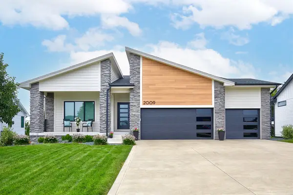 2009 Autumn Blaze Drive, Norwalk, IA 50211