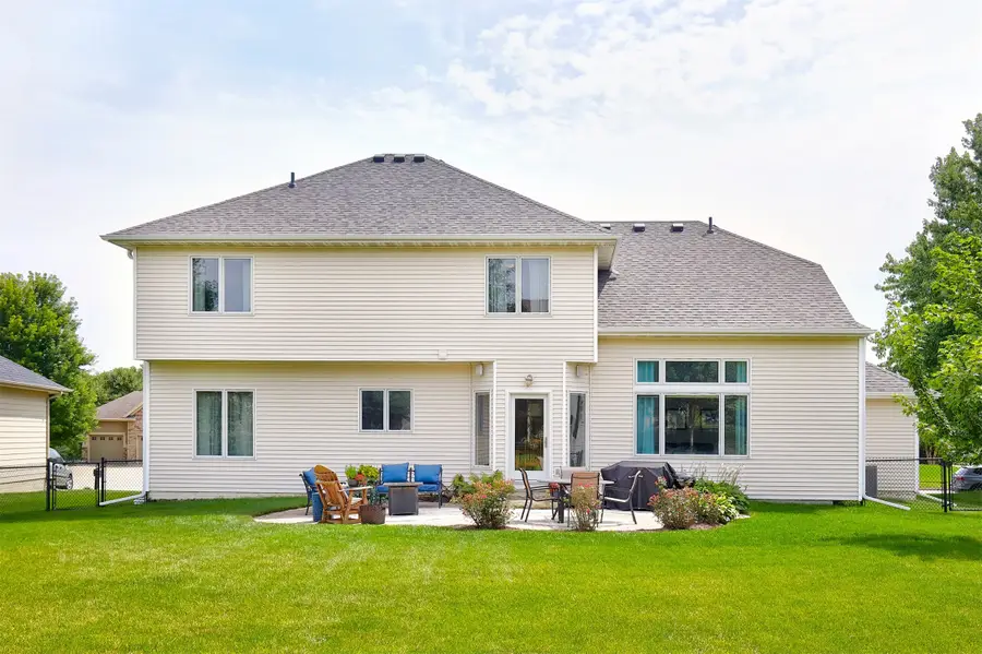 15309 Ridgemont Drive, Urbandale, IA 50323 - #2
