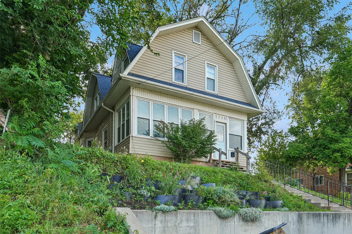 2710 SW 9th Street, Des Moines, IA 50315 - #1