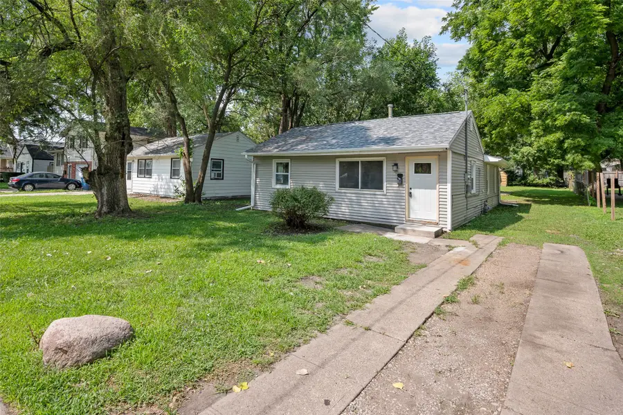 1316 E 27th Court, Des Moines, IA 50317 - #3