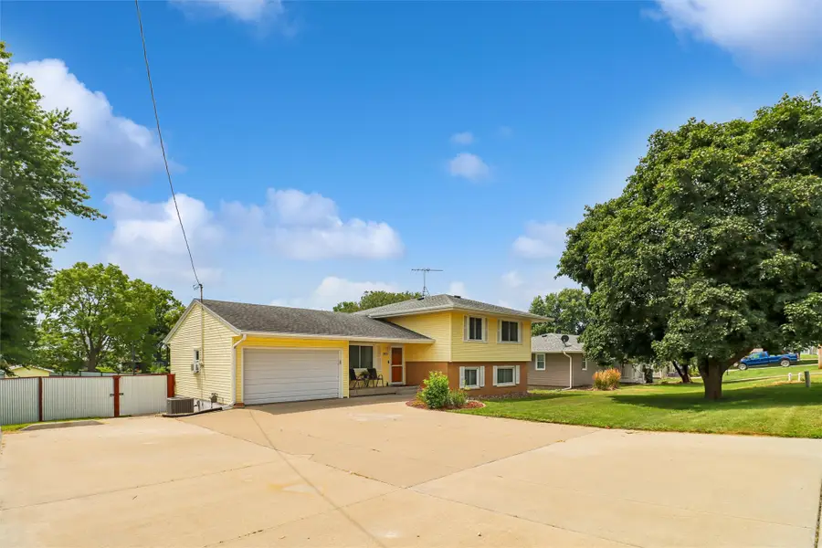 307 E Jasper Street, Pleasantville, IA 50225 - #2