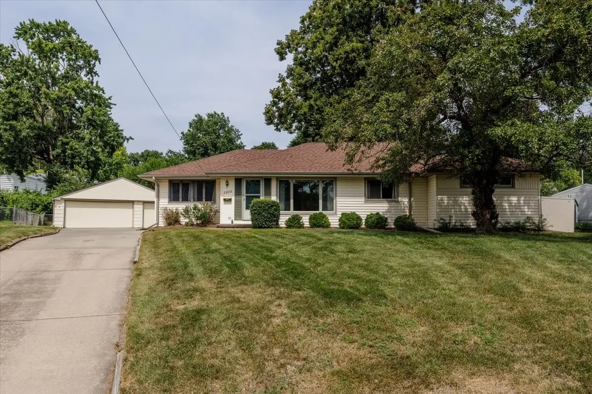 2223 Park Lane, West Des Moines, IA 50265 - #1