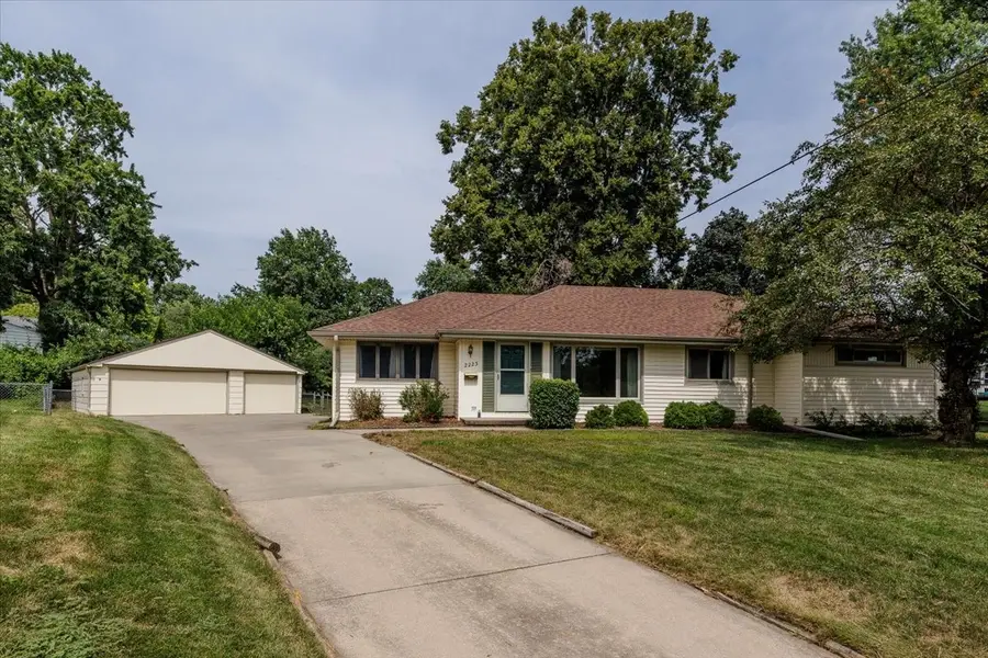2223 Park Lane, West Des Moines, IA 50265 - #2