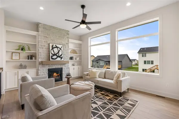 335 NW Red Oak Drive, Waukee, IA 50263