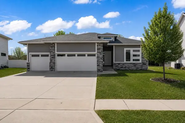 16734 Maple Street, Clive, IA 50325