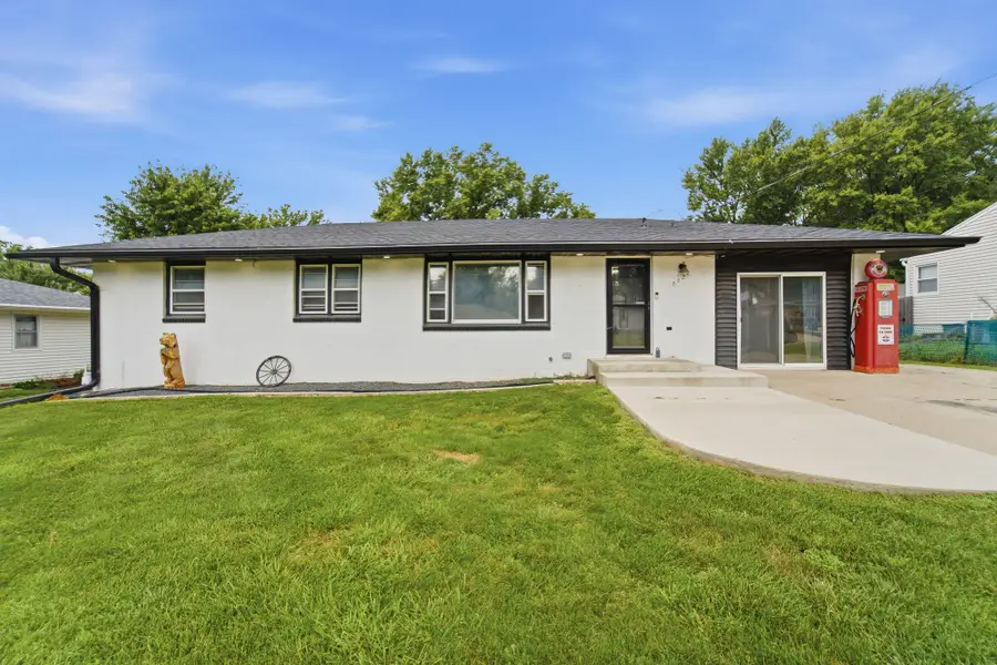 8026 Warren Drive, Des Moines, IA 50320 - #2