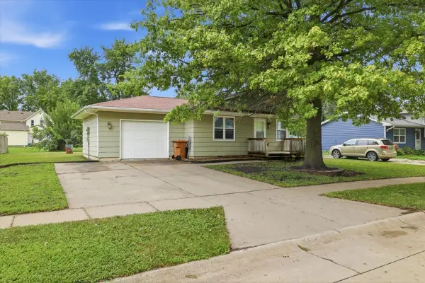 12 Washington Place, Grinnell, IA 50112