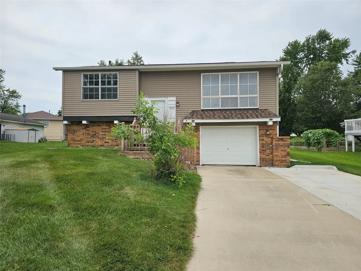 2103 Maple Boulevard, Marshalltown, IA 50158 - #1