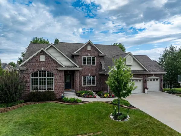 15301 Maple Drive, Urbandale, IA 50323