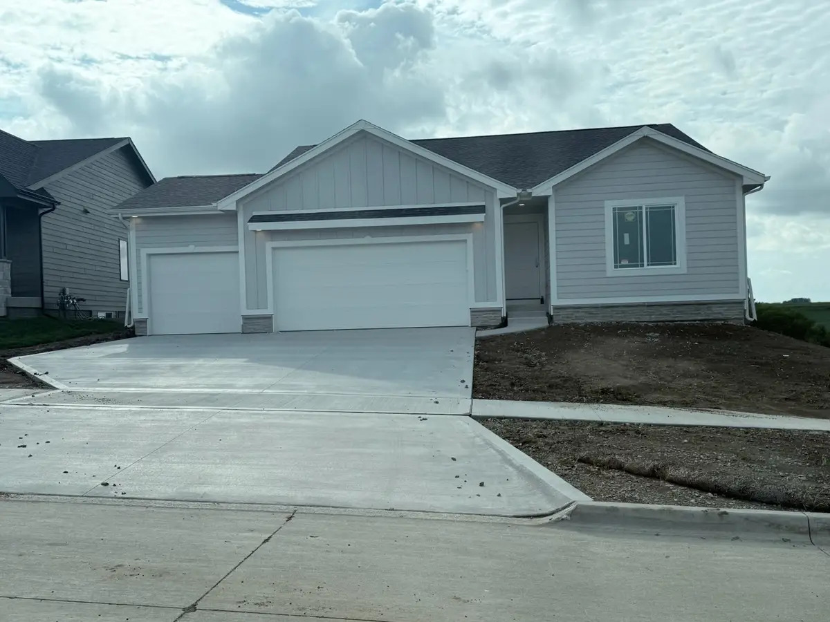 3201 Marigold Circle, Pella, IA 50219 - #1