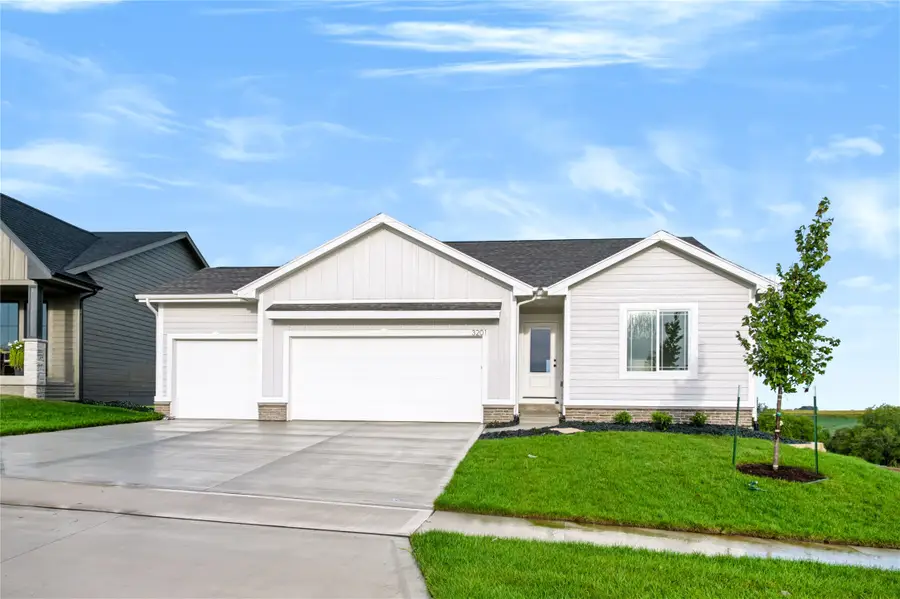 3201 Marigold Circle, Pella, IA 50219 - #2